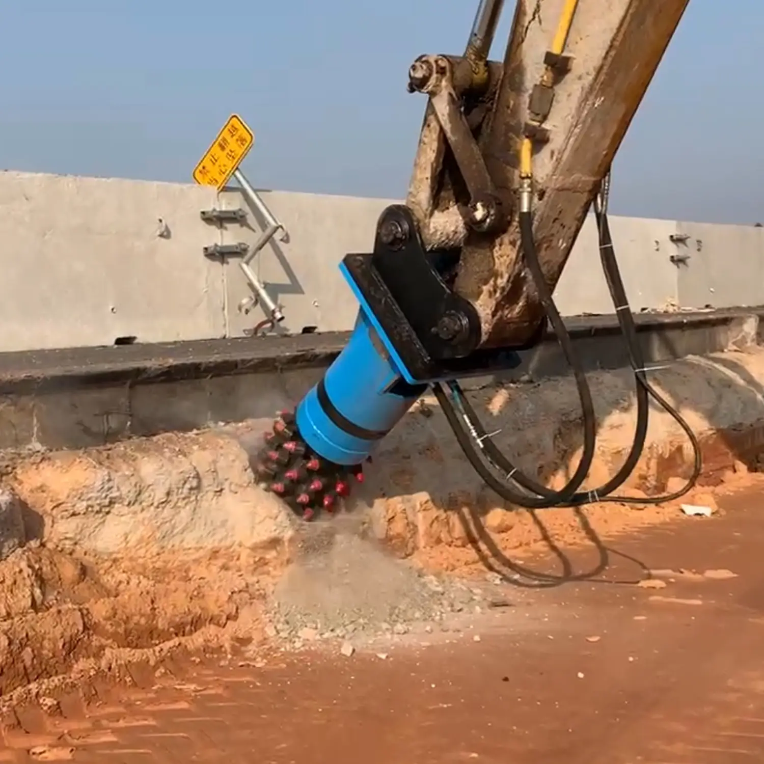 液壓銑挖機(jī)屬具怎么選？工廠直供的5大優(yōu)勢，幫你省下30%成本